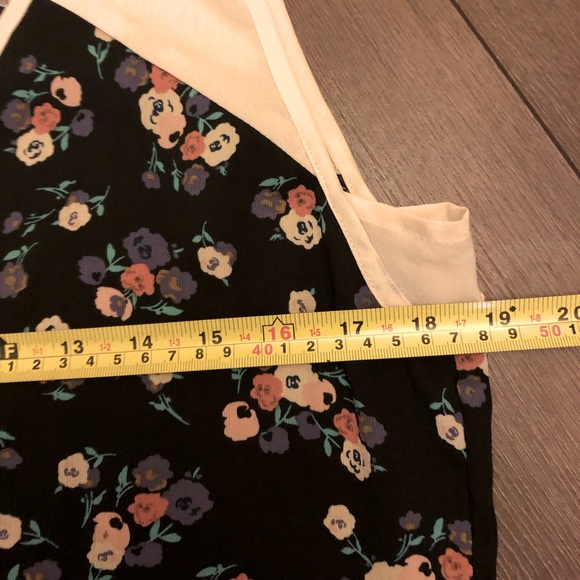 3 Stones Sleeveless Camisole Black floral- Med - Picture 10 of 11